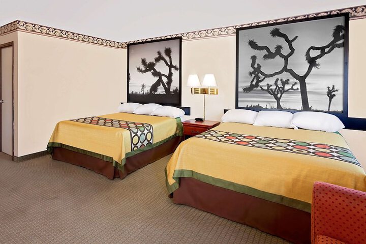 1 Queen Bed (3 of 16)