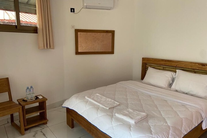 Room 5 of 16