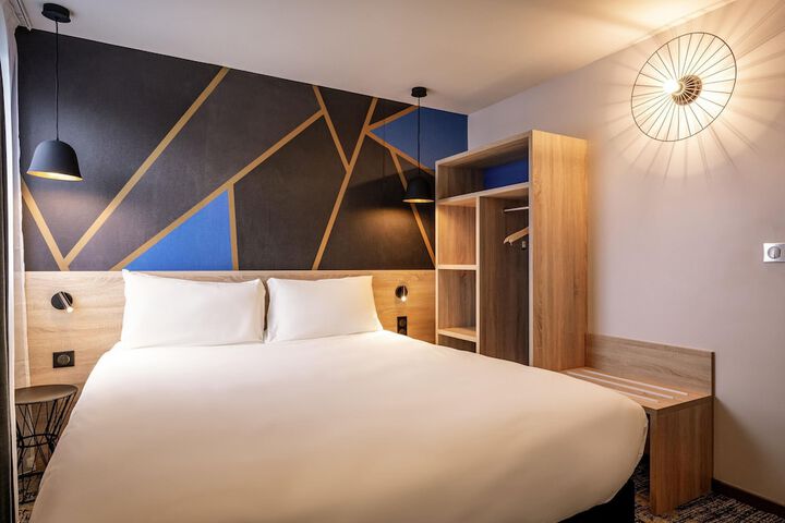 Room 3 of 42