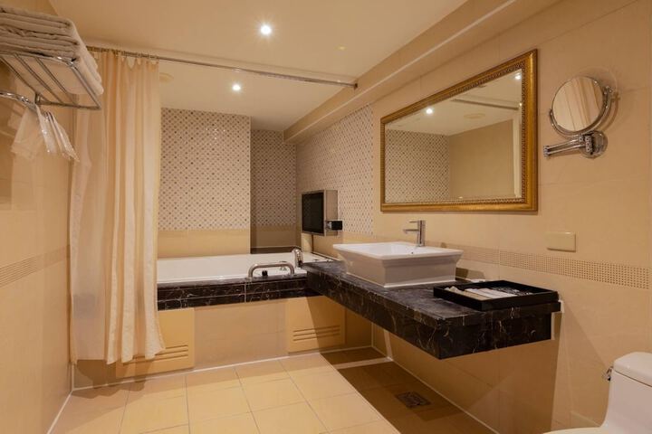 Room 18 of 24