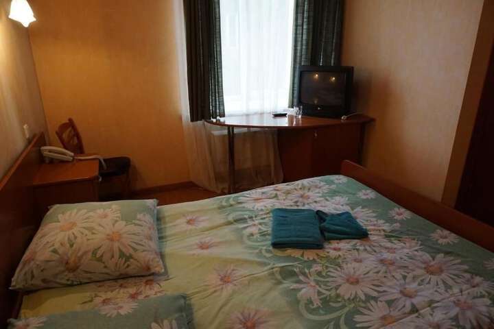 Room 7 of 33