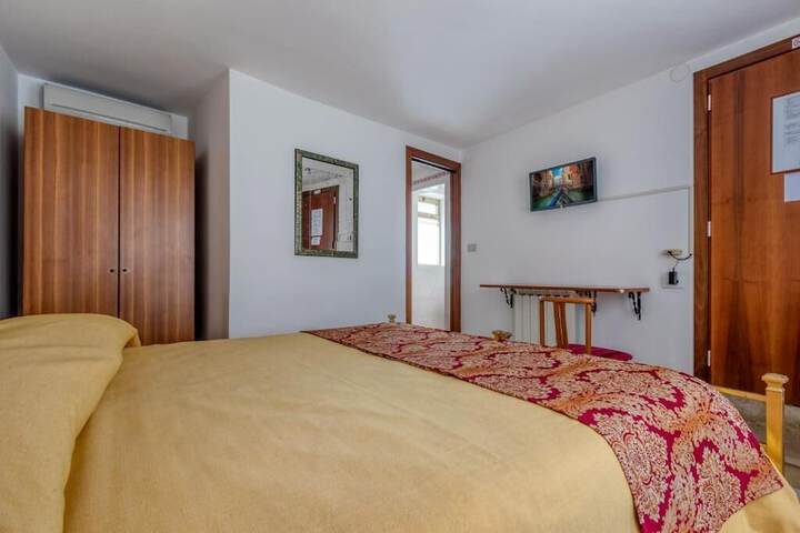 Room 20 of 65