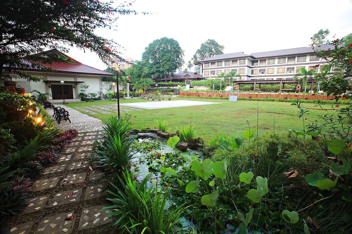 Hotel Exterior 36 of 43