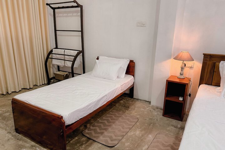 Room 13 of 26
