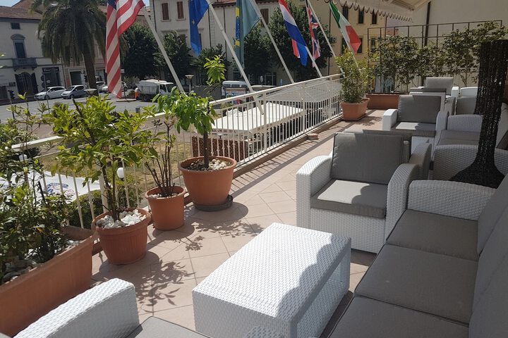 Lounge 24 of 39
