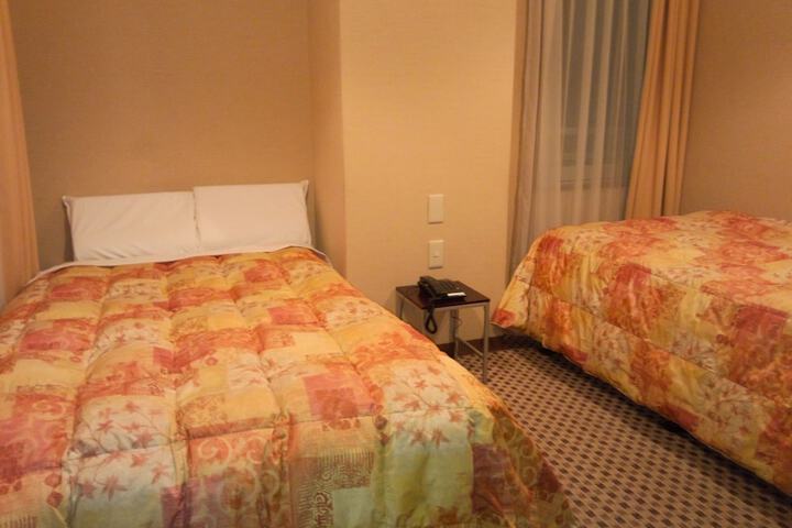 Room 5 of 33