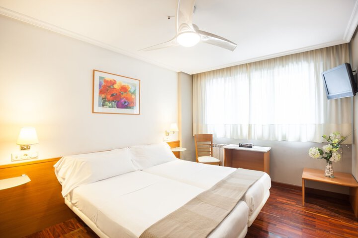 Room 35 of 76