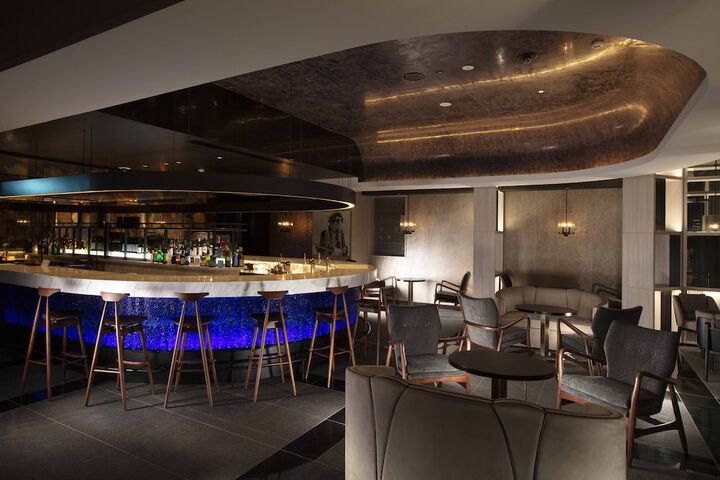 Lounge 44 of 58