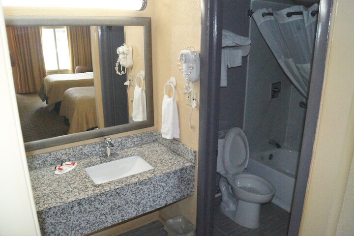 Room 33 of 101