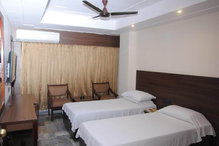 Room 7 of 16