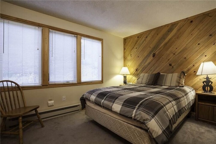 Room 6 of 121
