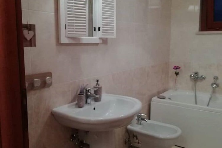 Room 12 of 18