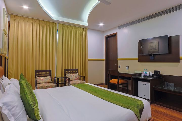 Room 53 of 137
