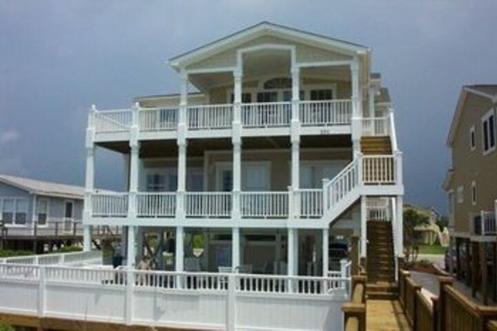 Photo of Sun Drop 6 Br Home by RedAwning