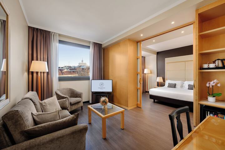 Room 34 of 62