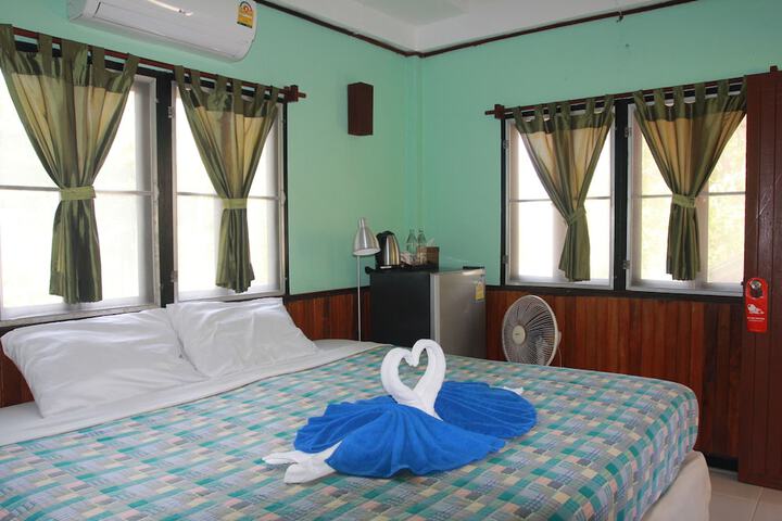 Room 27 of 117