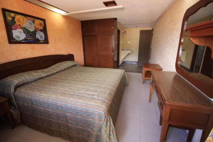 Room 17 of 44