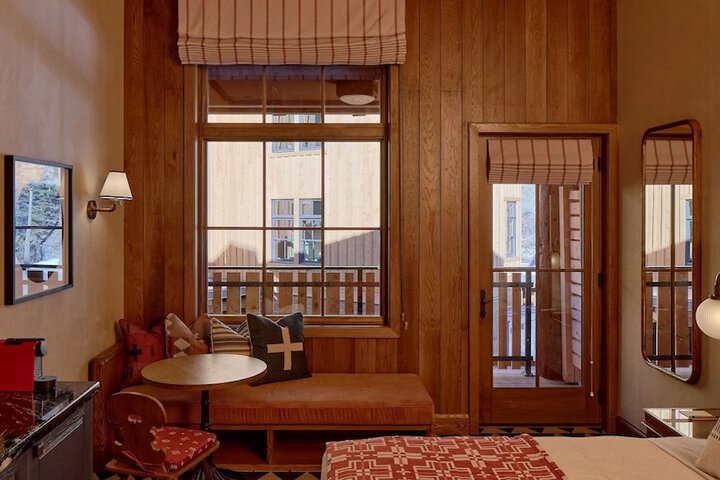 Room 20 of 154