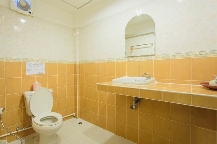 Room 172 of 208