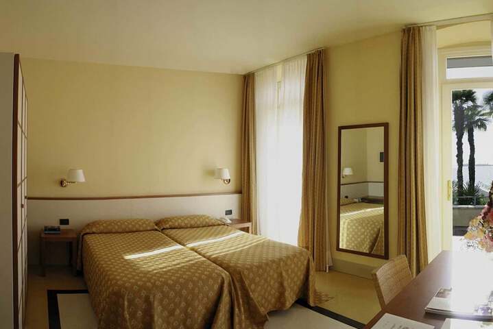 Room 3 of 44