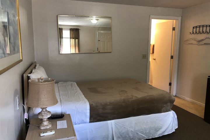 Room 2 of 25
