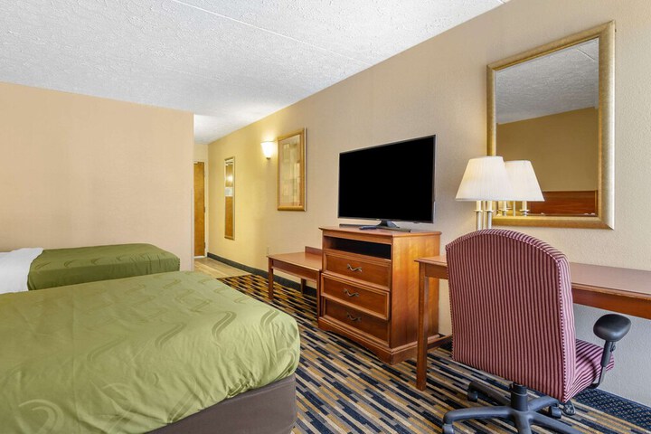 2 Double Beds (5 of 8)