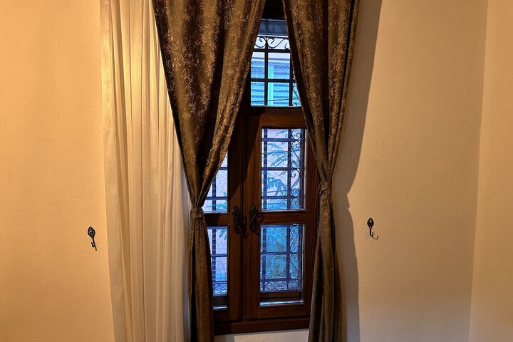 Room 5 of 33
