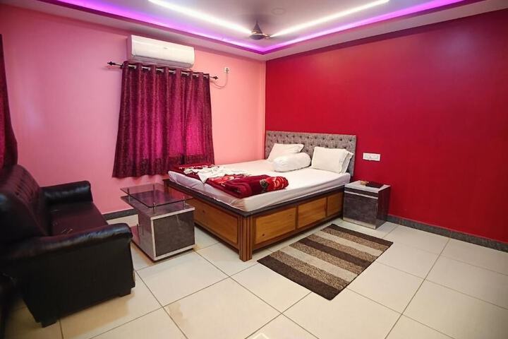 Room 28 of 63