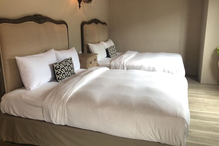 Room 13 of 36