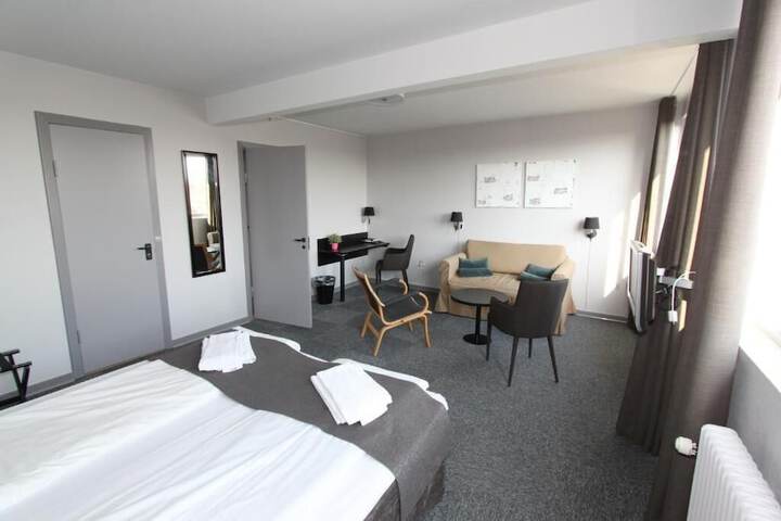Room 4 of 27