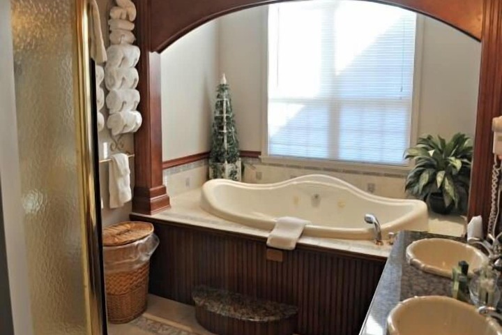Hot Tub 13 of 15