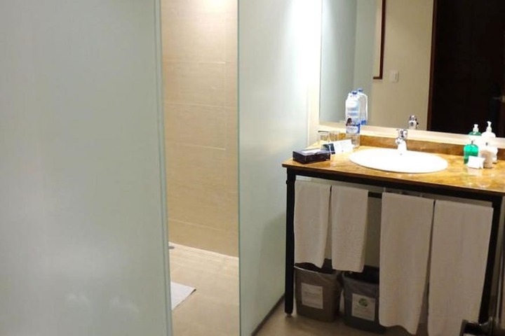 Room 6 of 53