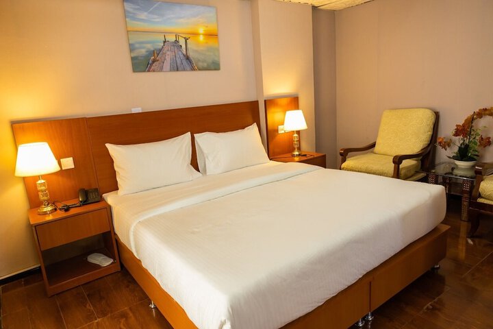 Room 5 of 32