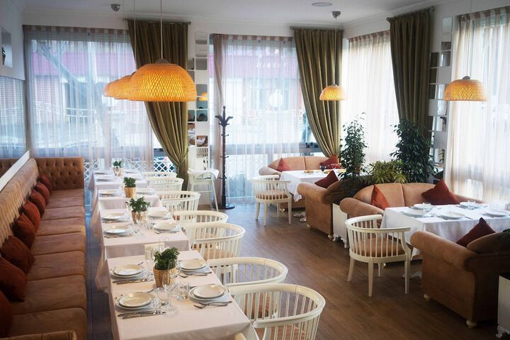Dining 34 of 63