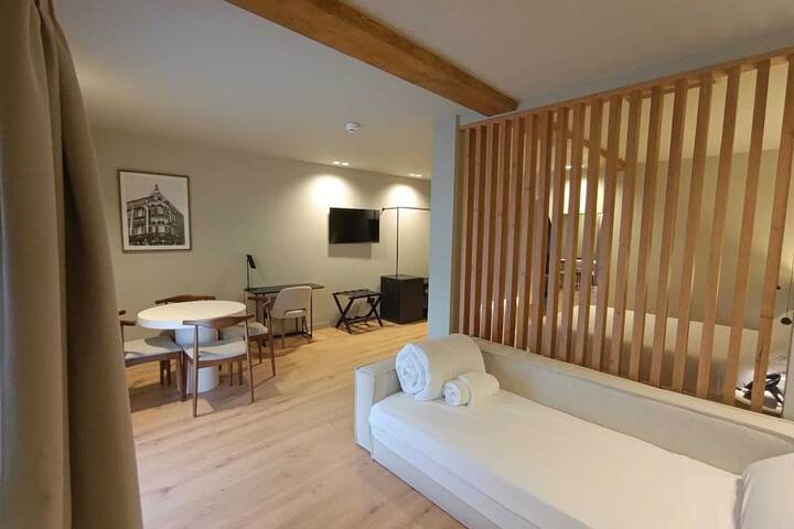 Room 14 of 27