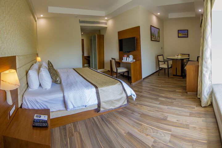 Room 9 of 20