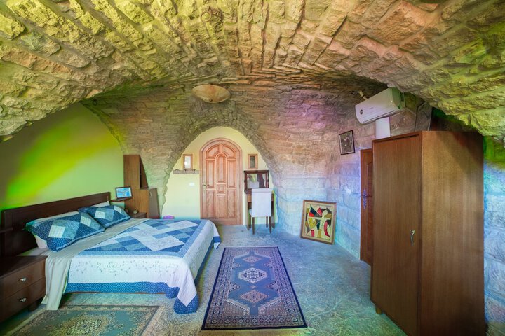 Room 13 of 26