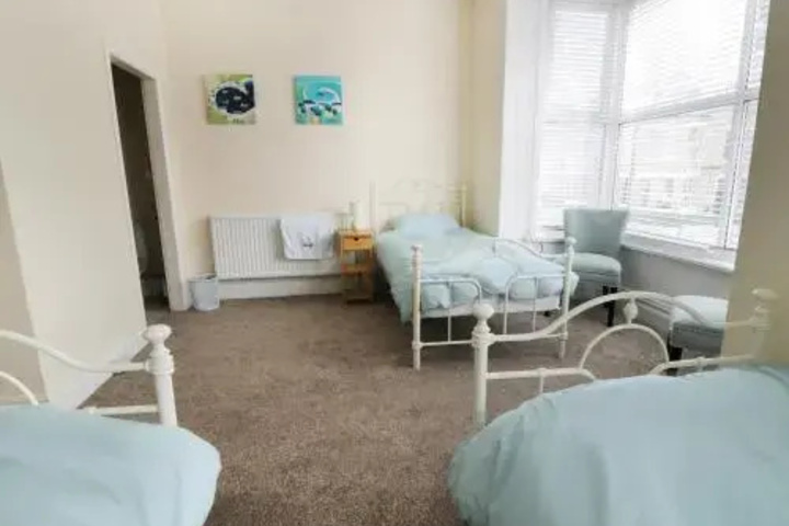 Room 5 of 12