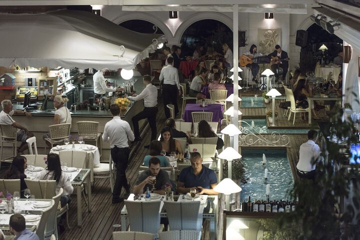 Dining 46 of 61