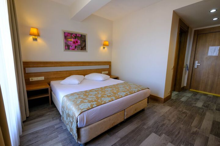 Room 6 of 38