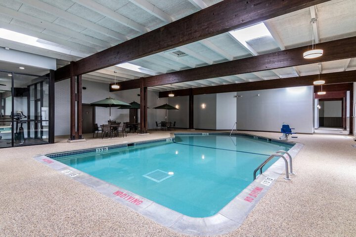 Hotel Pool