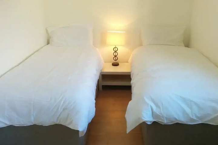 Room 4 of 11