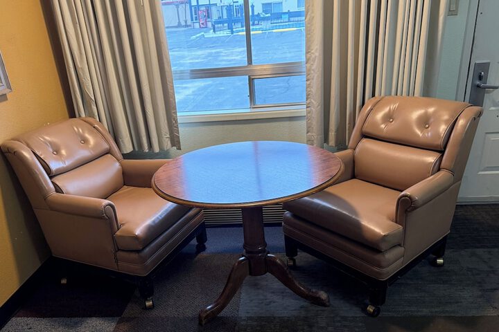 Room 11 of 27