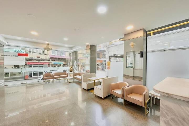 ABCYQ Hotel