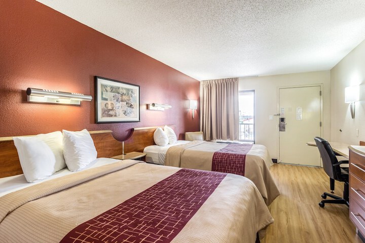 Deluxe 2 Double Beds Accessible (4 of 9)