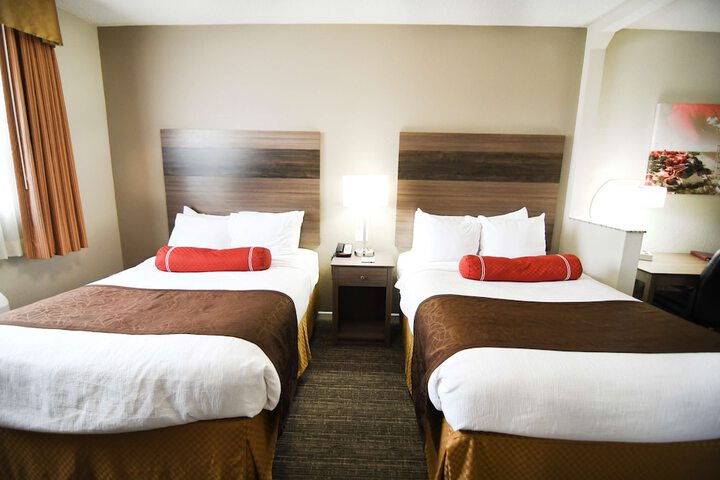 Accessible Suite King Bed Accessible Bathtub Microwave and Refrigerator WiFi Non S (21 of 39)