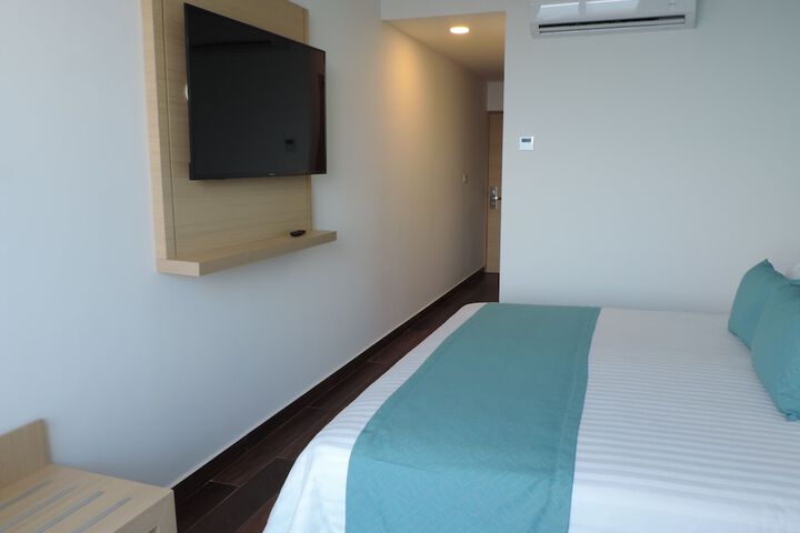 Room 36 of 70