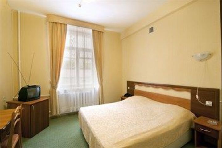 Room 27 of 37