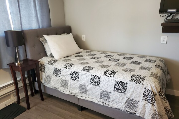 Room 7 of 32