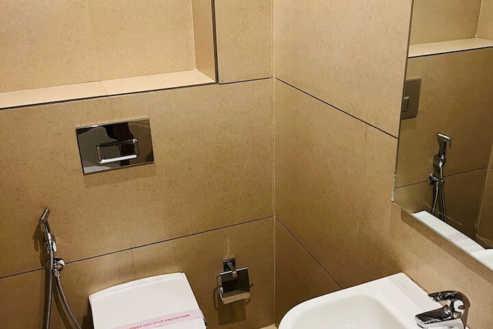 Room 9 of 18